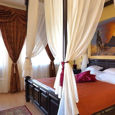 La Favorita Guesthouse Boutique Craiova Room photo