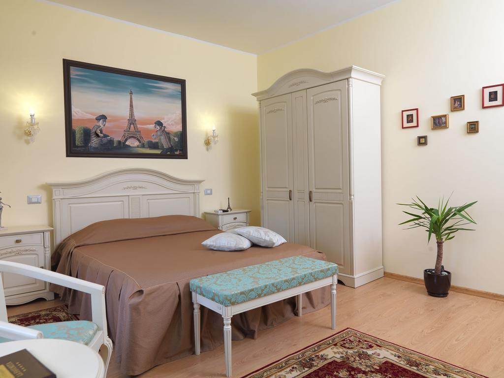 La Favorita Guesthouse Boutique Craiova Room photo