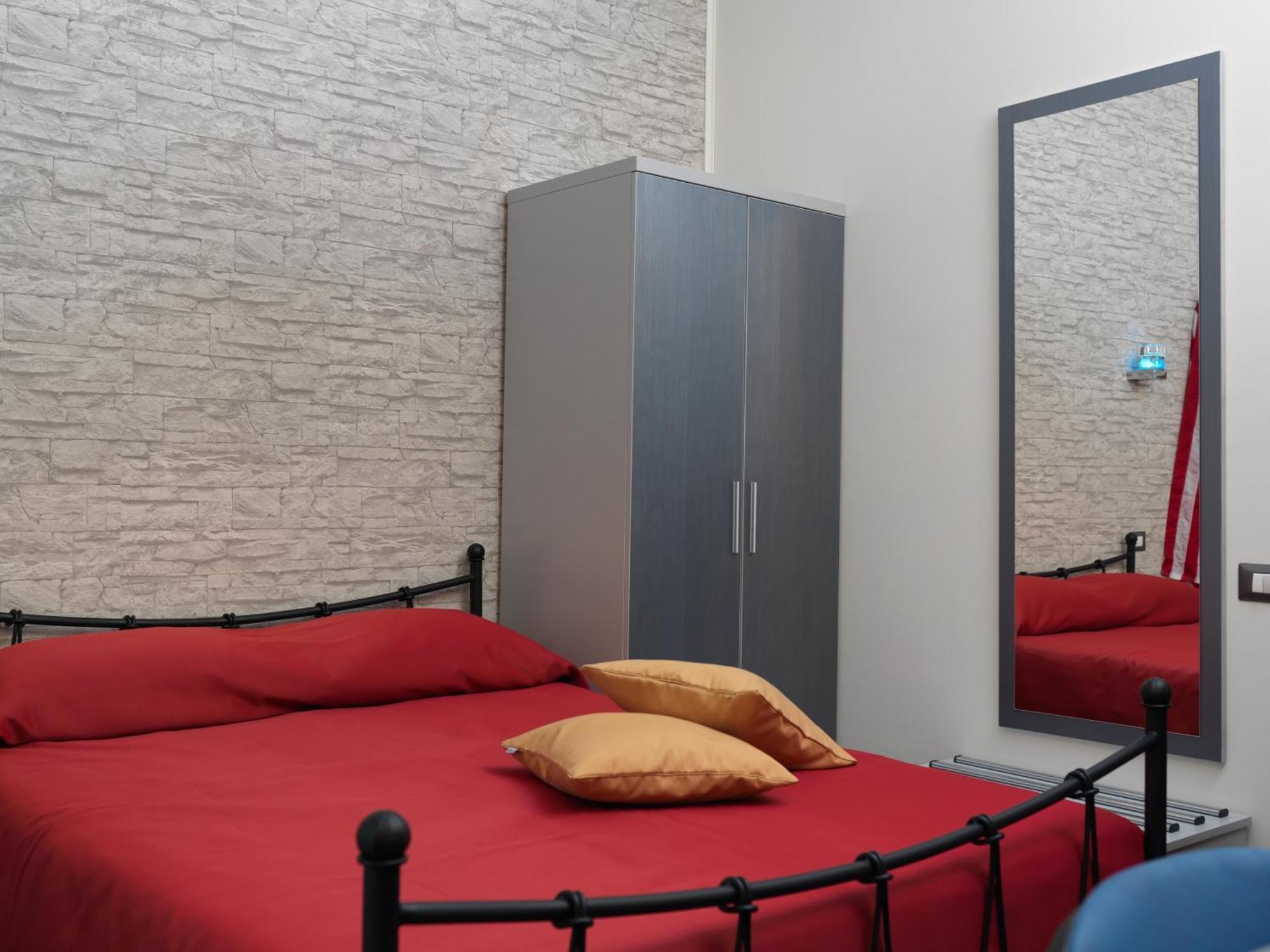 La Favorita Guesthouse Boutique Craiova Room photo