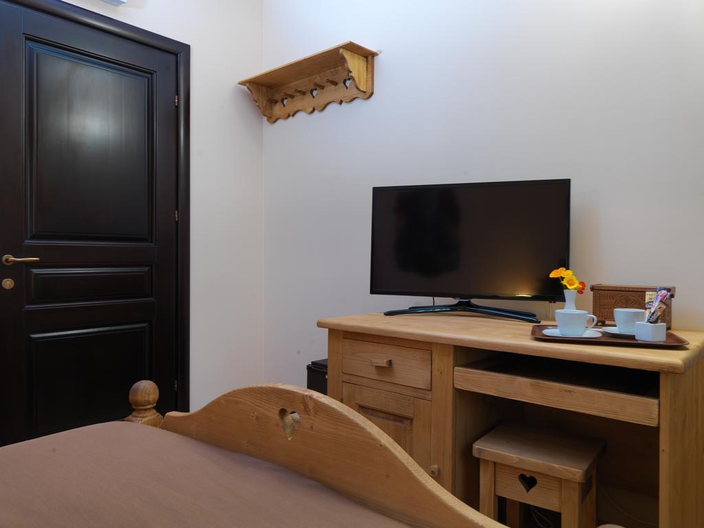 La Favorita Guesthouse Boutique Craiova Room photo